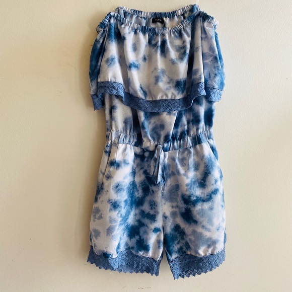 Tie dye off the shoulder crochet lace romper - Picture 2 of 6